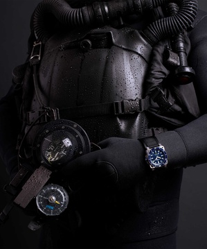 Men's watch / unisex  BELL & ROSS, BR 03-92 Diver Blue / 42mm, SKU: BR0392-D-BU-ST/SRB | watchapproach.com