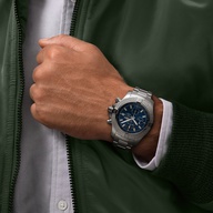 Men's watch / unisex  BREITLING, Avenger Chronograph / 45mm, SKU: A13317101C1A1 | watchapproach.com